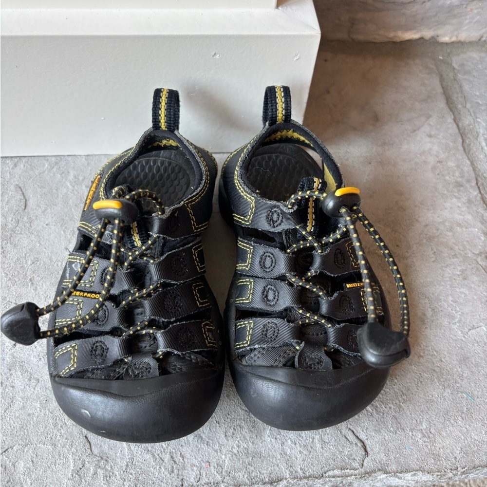 KEEN H2 Swim Sandals Toddler Size 8 black Hiking Waterproof Outdoor Camping